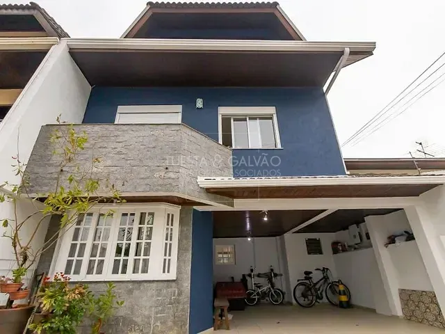 Sobrado com 230m² 4 quartos e 3 banheiros, à venda, no bairro Bacacheri em Curitiba