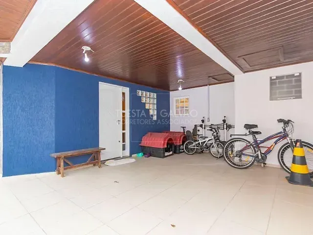 Sobrado com 230m² 4 quartos e 3 banheiros, à venda, no bairro Bacacheri em Curitiba
