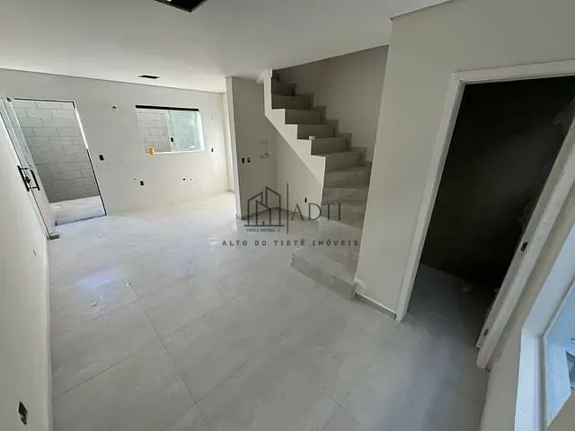 Sobrado 2 quartos e 2 banheiros, à venda, no bairro Vila São Paulo em Mogi das Cruzes