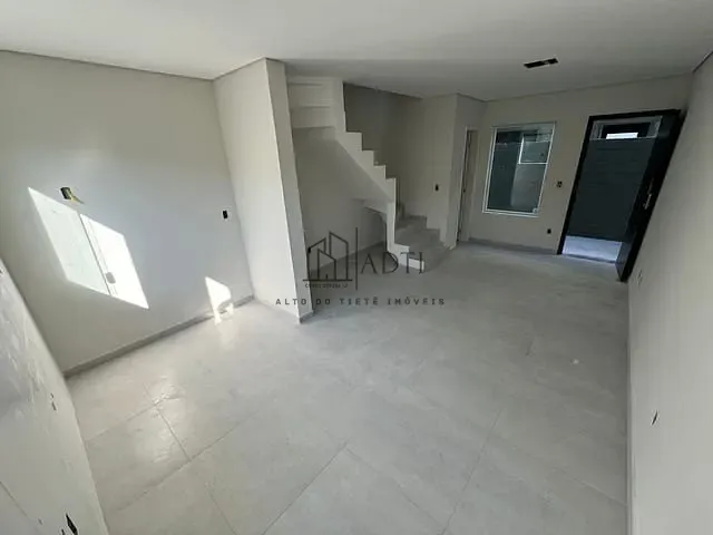 Sobrado 2 quartos e 2 banheiros, à venda, no bairro Vila São Paulo em Mogi das Cruzes