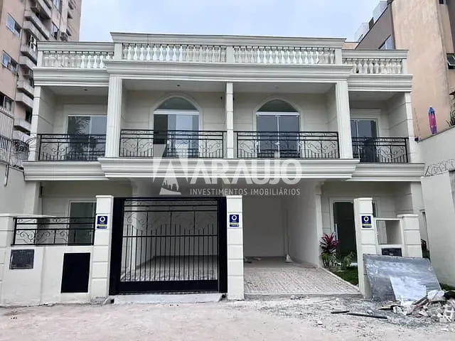 Sobrado com 177m² 3 quartos e 2 banheiros, à venda, no bairro Centro em Itajaí