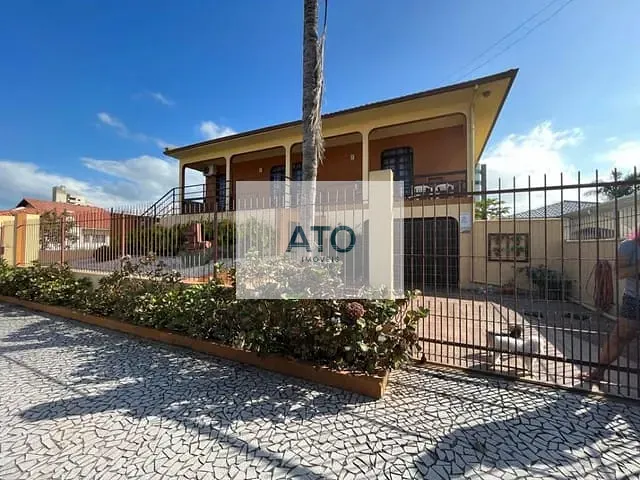 Casa com 480m² 3 quartos e 3 banheiros, à venda, no bairro Centro em Tijucas