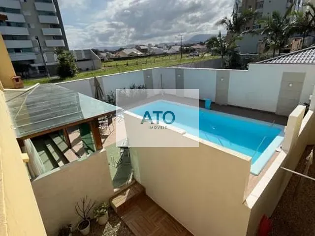 Casa com 480m² 3 quartos e 3 banheiros, à venda, no bairro Centro em Tijucas