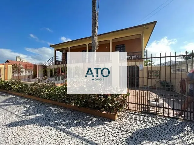Casa com 480m² 3 quartos e 3 banheiros, à venda, no bairro Centro em Tijucas