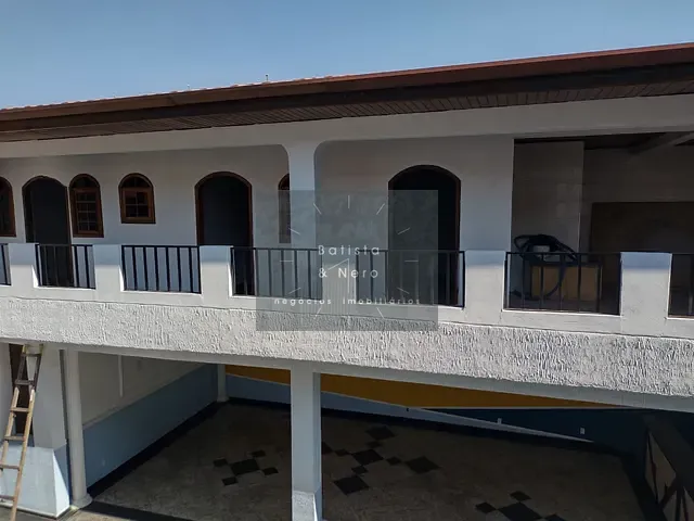 Sobrado com 750m² 4 quartos e 5 banheiros, à venda ou para alugar, no bairro Vila Progredior em São Paulo