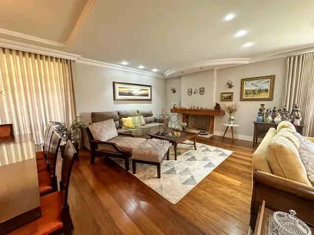 Sobrado com 2100m² 5 quartos e 7 banheiros, à venda, no bairro Vila Vera Cruz em Apucarana