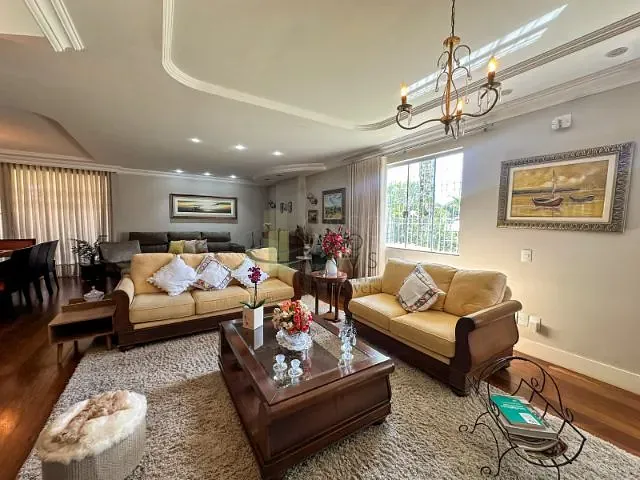 Sobrado com 2100m² 5 quartos e 7 banheiros, à venda, no bairro Vila Vera Cruz em Apucarana