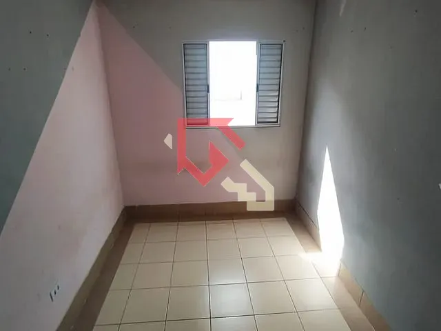 Sobrado 2 quartos e 1 banheiro, à venda, no bairro Jundiapeba em Mogi das Cruzes