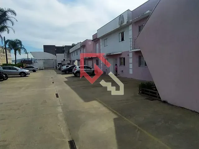 Sobrado 2 quartos e 1 banheiro, à venda, no bairro Jundiapeba em Mogi das Cruzes