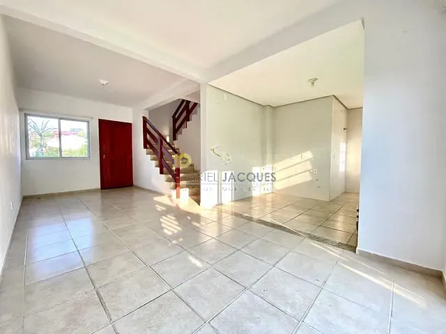 Sobrado com 110m² 3 quartos e 3 banheiros, à venda, no bairro Pedra Branca em Palhoça