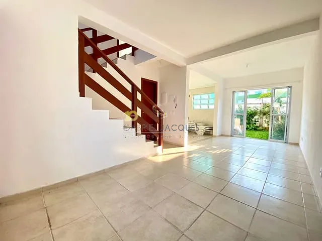 Sobrado com 110m² 3 quartos e 3 banheiros, à venda, no bairro Pedra Branca em Palhoça