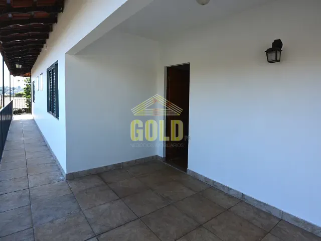 Sobrado 3 quartos e 2 banheiros, à venda, no bairro Erotildes em Londrina