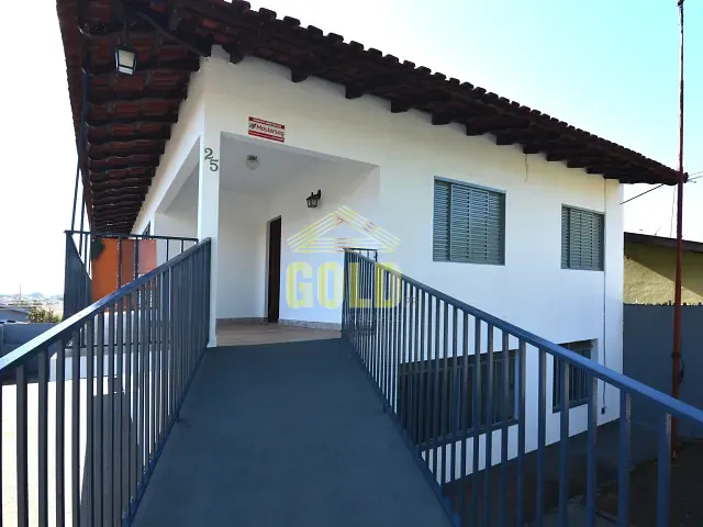 Sobrado 3 quartos e 2 banheiros, à venda, no bairro Erotildes em Londrina