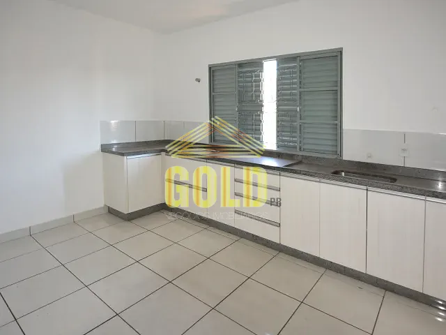 Sobrado 3 quartos e 2 banheiros, à venda ou para alugar, no bairro Erotildes em Londrina