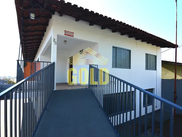 Sobrado 3 quartos e 2 banheiros, à venda ou para alugar, no bairro Erotildes em Londrina