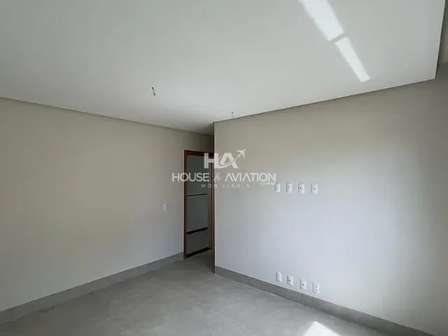 Sobrado com 377m² 4 quartos e 5 banheiros, à venda, no bairro Jardins Madri em Goiânia