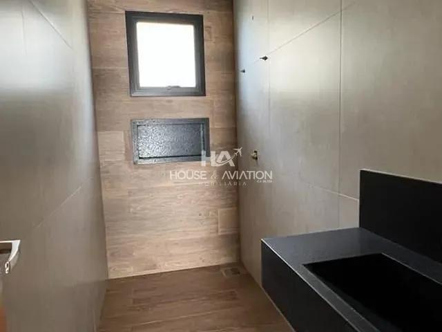 Sobrado com 377m² 4 quartos e 5 banheiros, à venda, no bairro Jardins Madri em Goiânia