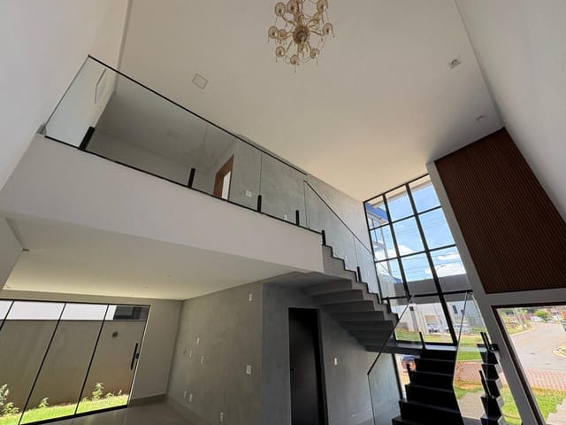 Sobrado com 300m² 3 quartos e 4 banheiros, à venda, no bairro Condomínio Parque dos Cisnes em Goiânia