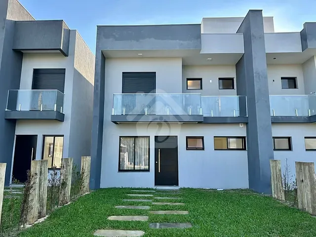 Sobrado com 140m² 2 quartos e 2 banheiros, à venda, no bairro Meia Praia em Capão da Canoa