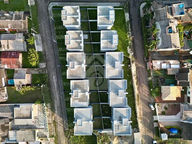 Sobrado com 140m² 2 quartos e 2 banheiros, à venda, no bairro Meia Praia em Capão da Canoa
