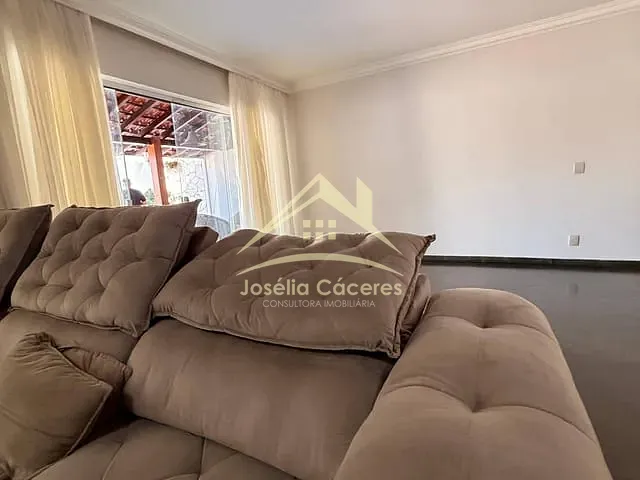 Sobrado com 360m² 5 quartos e 4 banheiros, à venda, no bairro Jardim Shangri-Lá em Cuiabá