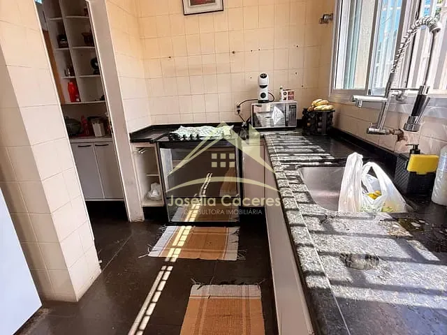 Sobrado com 360m² 5 quartos e 4 banheiros, à venda, no bairro Jardim Shangri-Lá em Cuiabá