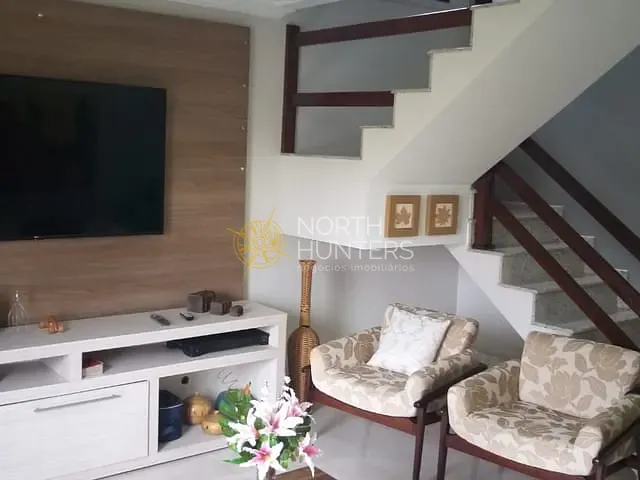 Sobrado com 376m² 4 quartos e 4 banheiros, à venda, no bairro Floresta em Joinville