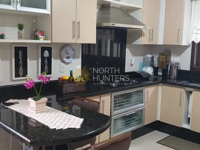 Sobrado com 376m² 4 quartos e 4 banheiros, à venda, no bairro Floresta em Joinville