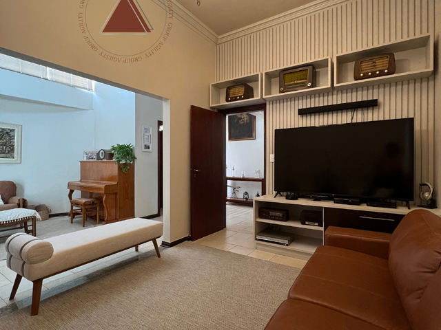 Sobrado com 278m² 3 quartos e 4 banheiros, à venda, no bairro Vila Duque de Caxias em Franca