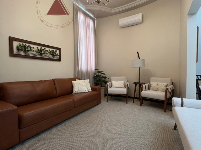 Sobrado com 278m² 3 quartos e 4 banheiros, à venda, no bairro Vila Duque de Caxias em Franca