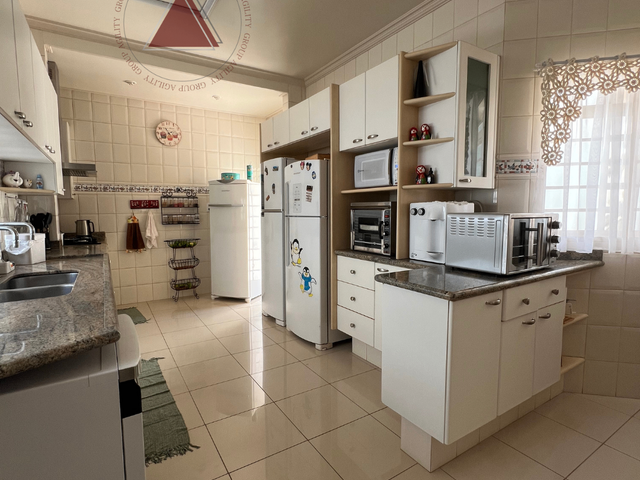 Sobrado com 278m² 3 quartos e 4 banheiros, à venda, no bairro Vila Duque de Caxias em Franca