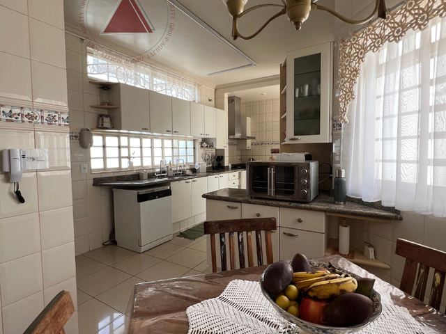Sobrado com 278m² 3 quartos e 4 banheiros, à venda, no bairro Vila Duque de Caxias em Franca