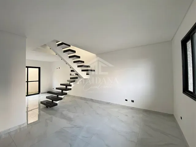 Sobrado com 219m² 3 quartos e 2 banheiros, à venda, no bairro Boneca do Iguaçu em São José dos Pinhais
