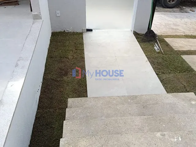 Sobrado 3 quartos e 3 banheiros, à venda, no bairro Nossa Senhora da Vitória em Ilhéus