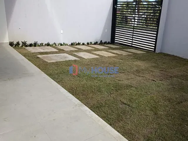 Sobrado 3 quartos e 3 banheiros, à venda, no bairro Nossa Senhora da Vitória em Ilhéus