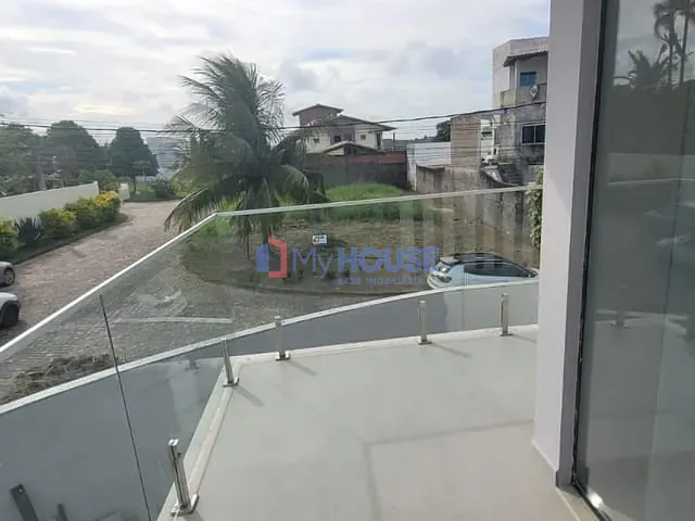 Sobrado 3 quartos e 3 banheiros, à venda, no bairro Nossa Senhora da Vitória em Ilhéus