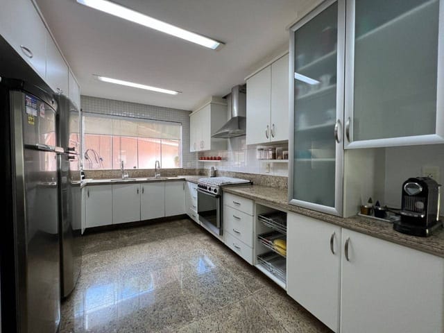 Sobrado com 868m² 4 quartos e 5 banheiros, à venda, no bairro Cidade Vera Cruz - Jardins Viena em Aparecida de Goiânia