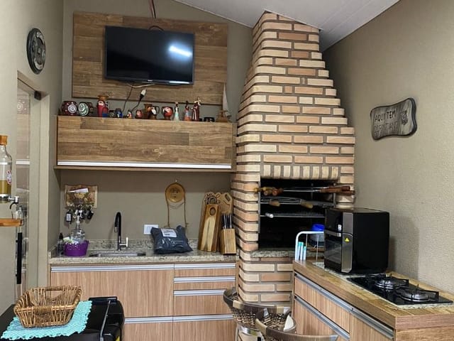 Sobrado com 200m² 3 quartos e 2 banheiros, à venda, no bairro Vila Santana em Cambé