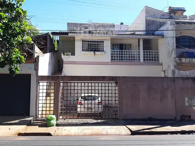 Sobrado com 300m² 5 quartos e 4 banheiros, à venda, no bairro Champagnat em Londrina