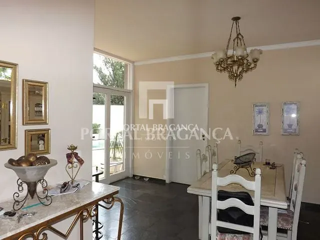 Sobrado com 420m² 3 quartos e 4 banheiros, à venda, no bairro Altos de Bragança em Bragança Paulista