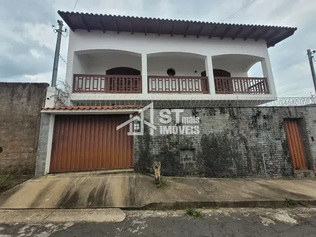 Sobrado com 600m² 3 quartos e 4 banheiros, à venda, no bairro Jardim Bela Vista em Andradas