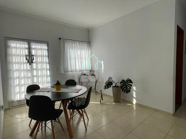 Sobrado com 283m² 3 quartos e 2 banheiros, à venda, no bairro Residêncial Estoril em Taubaté