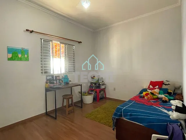 Sobrado com 283m² 3 quartos e 2 banheiros, à venda, no bairro Residêncial Estoril em Taubaté