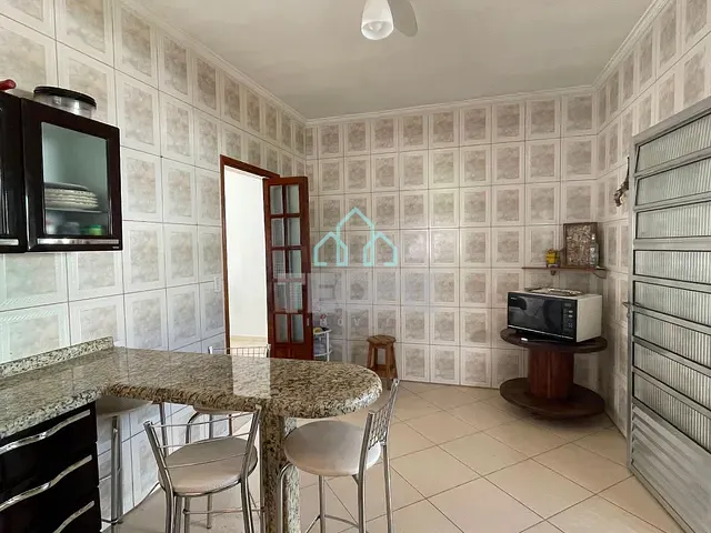 Sobrado com 283m² 3 quartos e 2 banheiros, à venda, no bairro Residêncial Estoril em Taubaté
