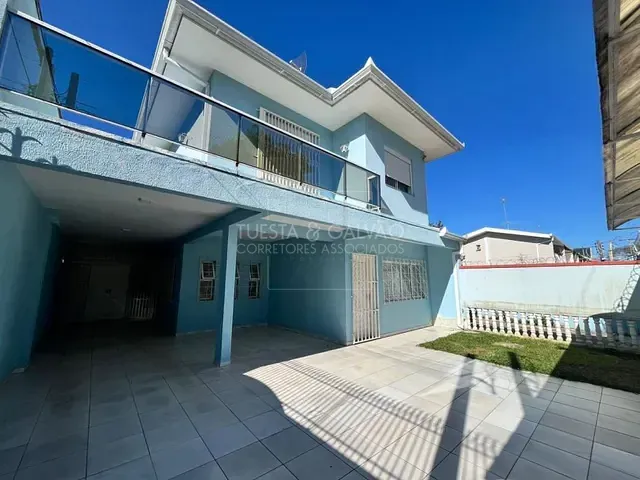 Sobrado com 200m² 4 quartos e 3 banheiros, para alugar, no bairro Boqueirão em Curitiba