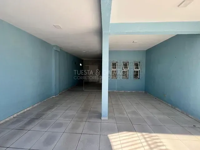 Sobrado com 200m² 4 quartos e 3 banheiros, para alugar, no bairro Boqueirão em Curitiba