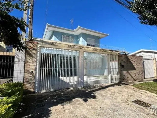 Sobrado com 200m² 4 quartos e 3 banheiros, para alugar, no bairro Boqueirão em Curitiba