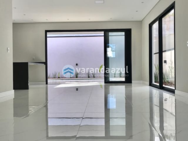 Sobrado com 279m² 4 quartos e 3 banheiros, à venda, no bairro Fazenda Rodeio em Mogi das Cruzes