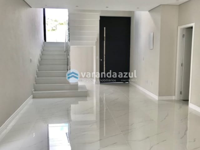 Sobrado com 279m² 4 quartos e 3 banheiros, à venda, no bairro Fazenda Rodeio em Mogi das Cruzes