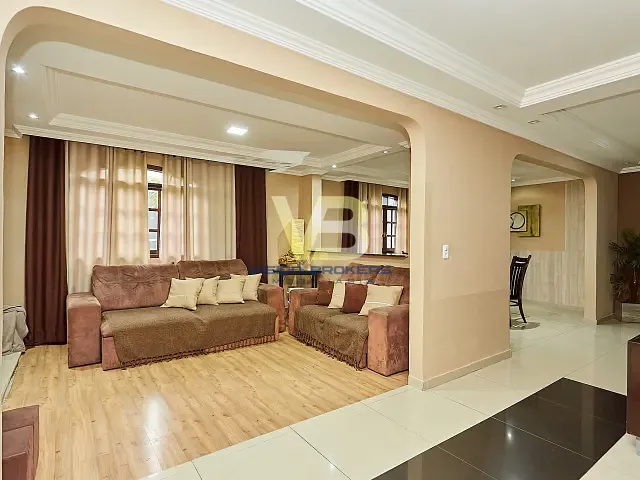Sobrado com 296m² 4 quartos e 3 banheiros, à venda, no bairro Atuba em Pinhais